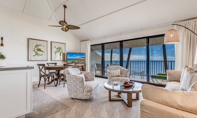 Kihei Condo | Stunning oceanfront townhouse steps from the ocean at Ma'alaea Surf - Unit A6