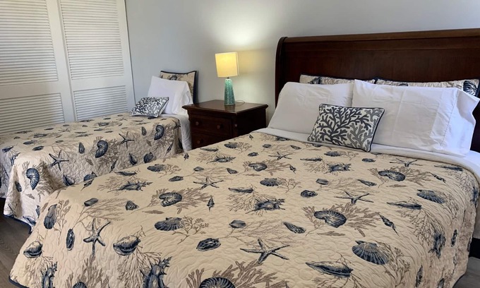 Waikiki Condo | Waikiki Banyan 1909 Amazing Views and Just Steps to the Beach