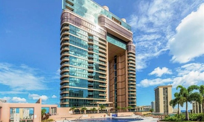 McCully - Moiliili Condo | Waikiki Landmark Resort and Condos - Breathtaking 2Bed,2Bath, Free Parking