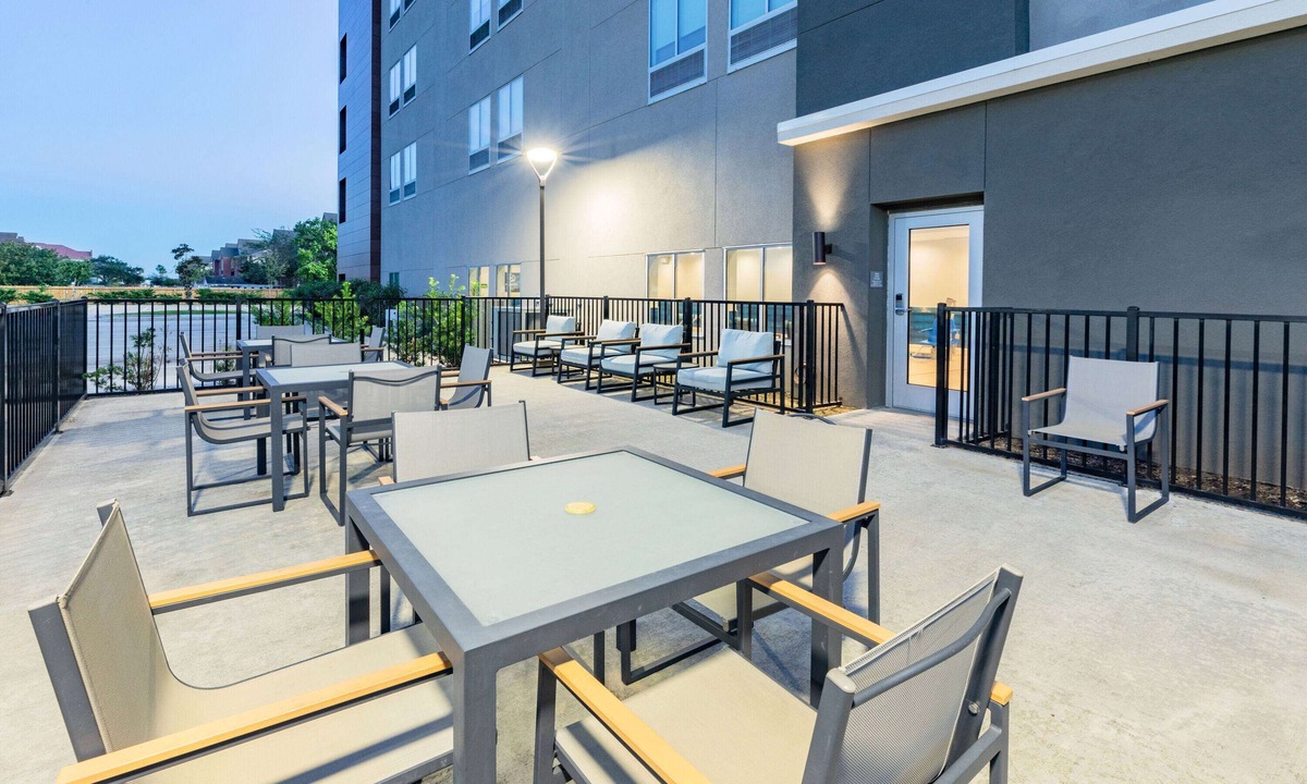 Texas City Hotel | La Quinta Inn & Suites by Wyndham Texas City I 45