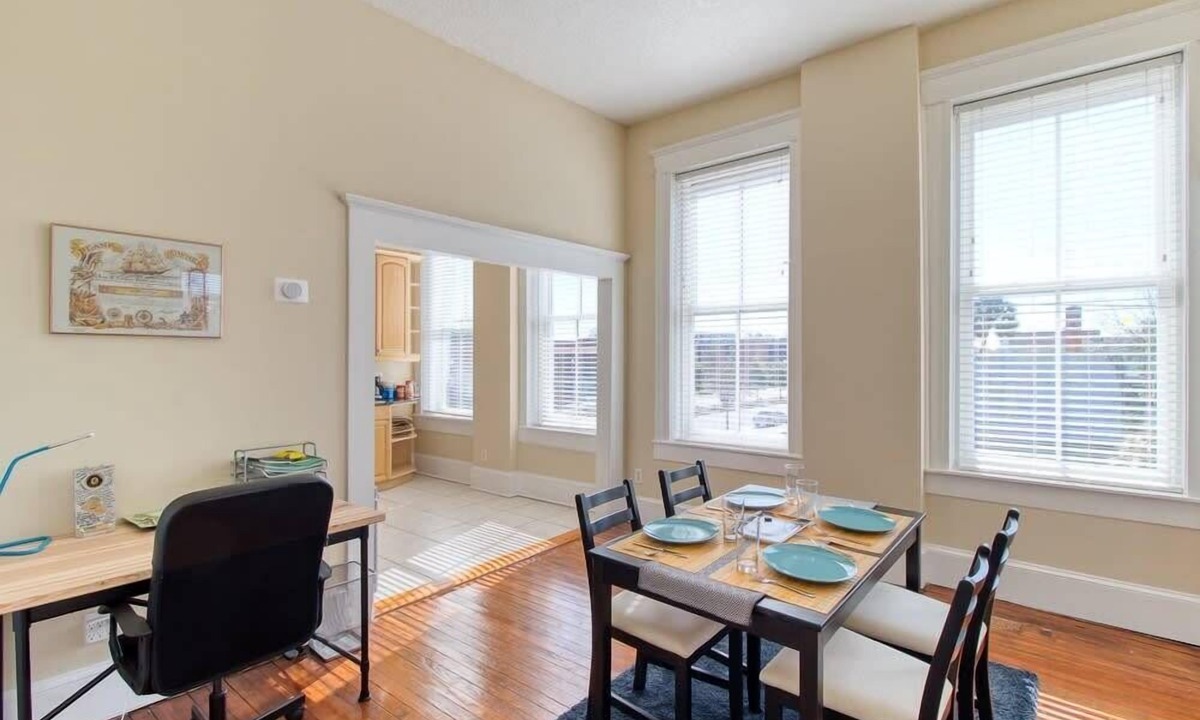 Springfield Apartment | Open & Bright - 5 min drive to TIAA Bank field