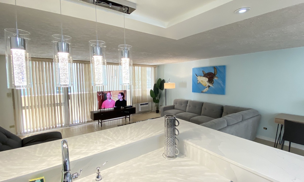 Diamond Head - Kapahulu - St. Louis Apartment | Stunning! Diamond Head Oceanfront Lanai Condo - Sleeps 5