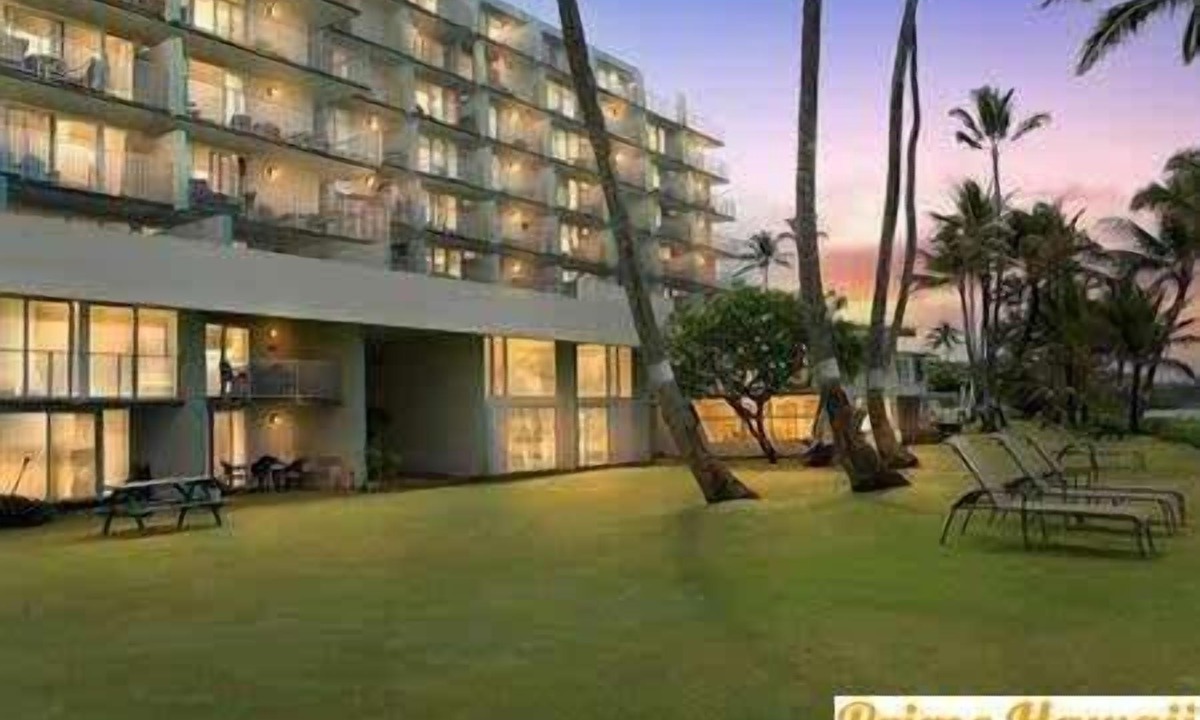 Punaluu Condo | Beachfront Condo with Beach Access & Pool
