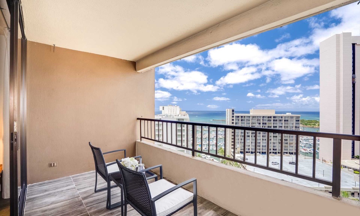 Waikiki Condo | Monthly- Discovery Bay 2203 Ocean/Sunset/Marina/City Views - Q Bed/Twin Sofabed