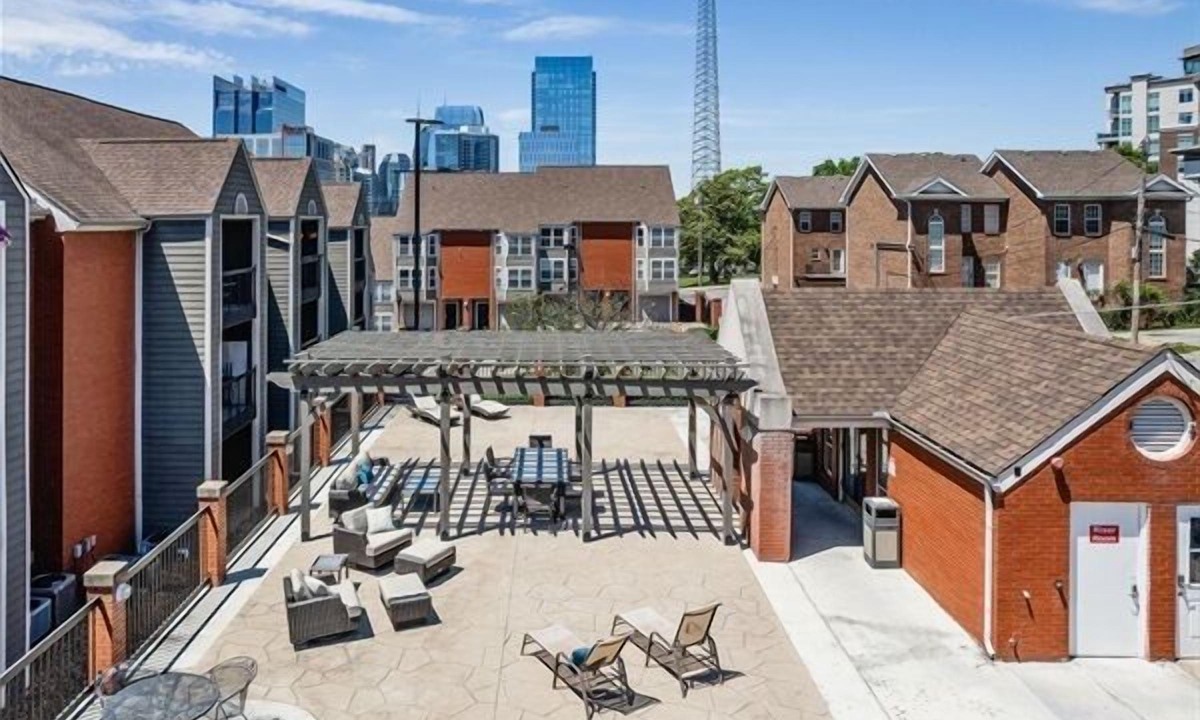 Rutledge Hill Condo | Walk 2 Bars|Free Parking|Balcony
