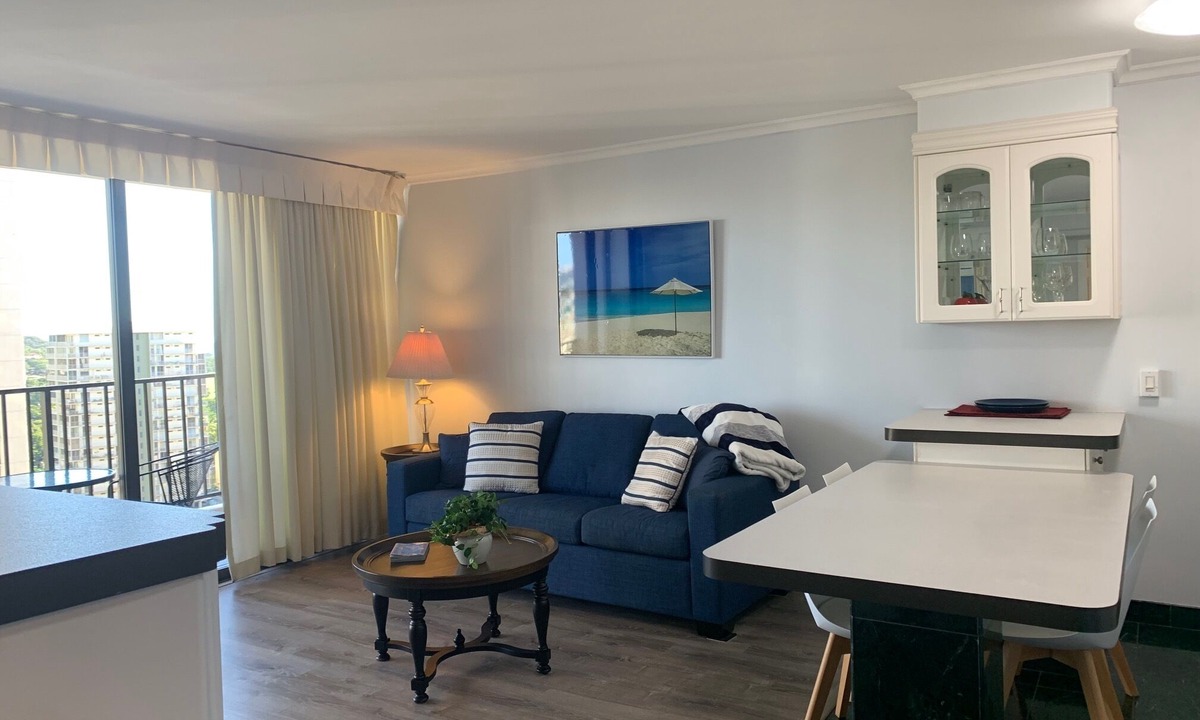 Waikiki Condo | Waikiki Banyan 1909 Amazing Views and Just Steps to the Beach