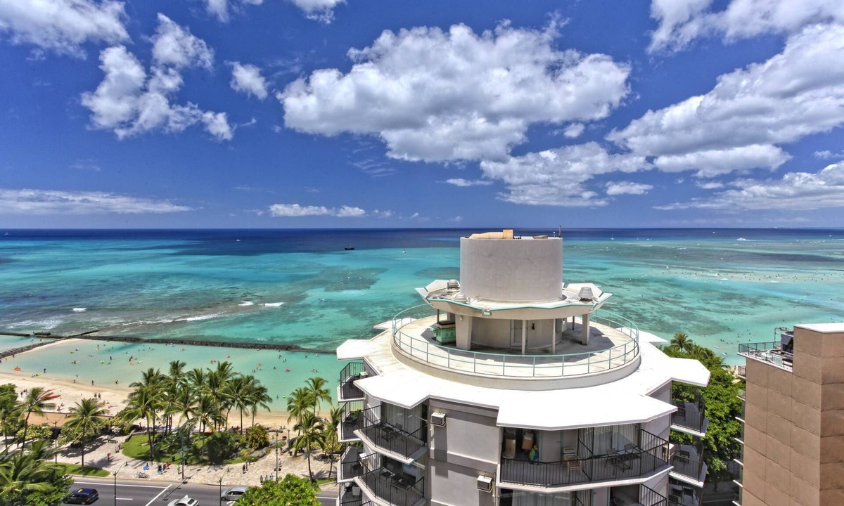 Waikiki Condo | Luxurious Ocean View 2-bed/2-bath condo with Pool, FREE Valet Parking & Wi-Fi