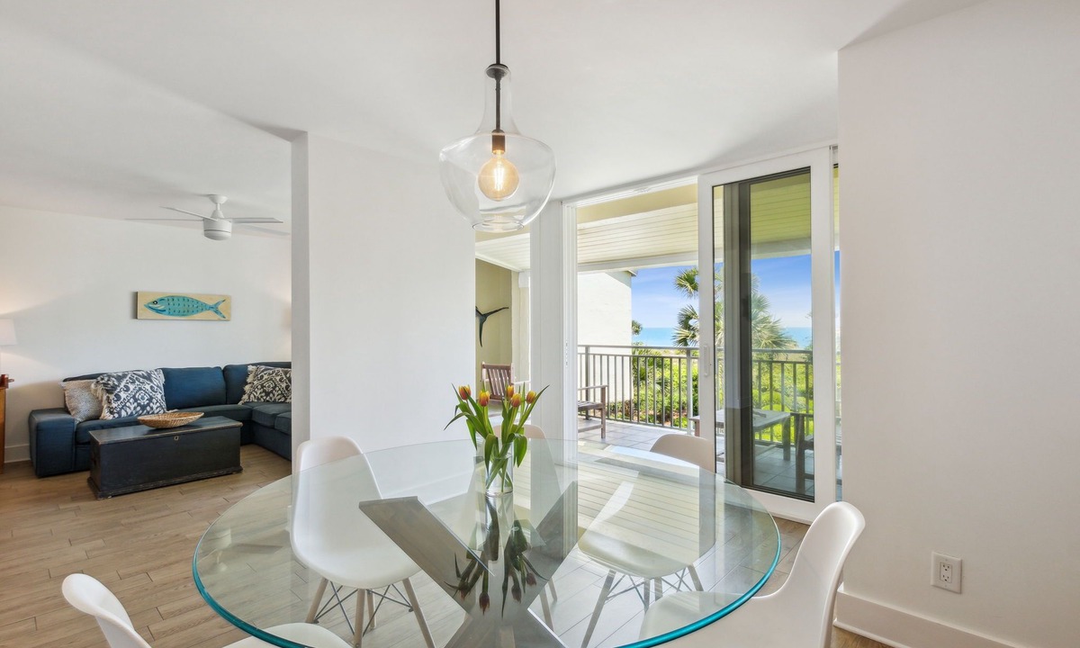 Fernandina Beach Condo | Spacious Amelia Island Villa Sleeps 12! Ideal for Large Families & Groups!