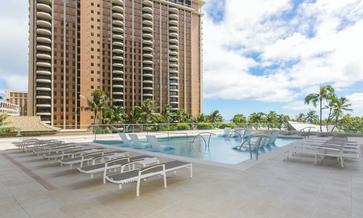 Waikiki Condo | Perfect Location In Waikiki, Near Beach, Shopping, and Dining!