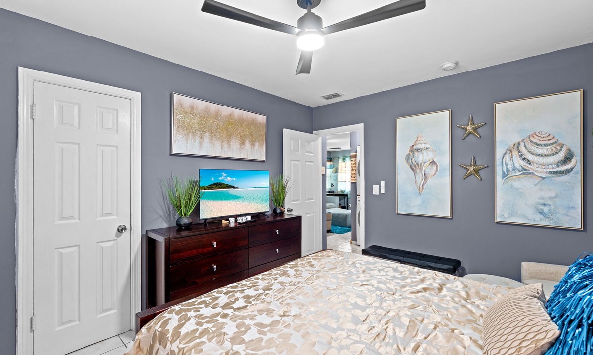 Riviera Beach Apartment | East by Singer and Peanut Island Beaches~Traveler's Delight