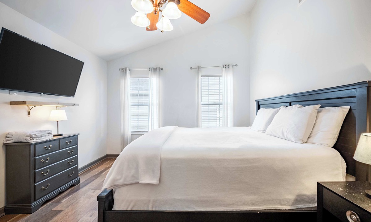 Old Hickory House | ‼️3BR Lakefront in Nashville w/BBQ & Hot Tub