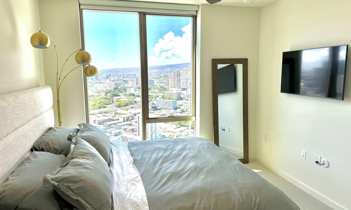 Ala Moana Condo | New Luxurious condo in Ala Moana, High Floor overlooking the Ocean and Mountains