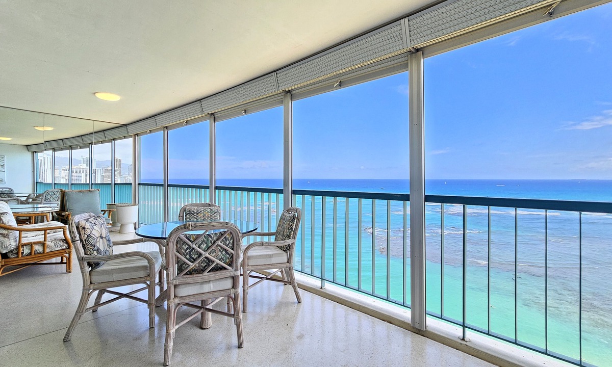 Diamond Head - Kapahulu - St. Louis Apartment | Sans Souci 1104 🏵 King Bedroom Beachfront 1 Bedroom 30+Nights
