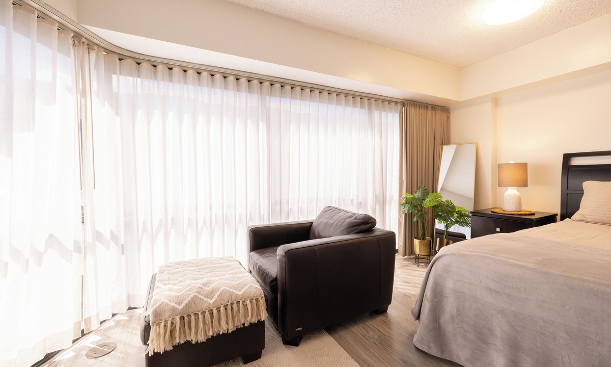 Downtown Honolulu Condo | Heart of Downtown, Newly renovated Mountain View Suite, Full Kitchen Living Room