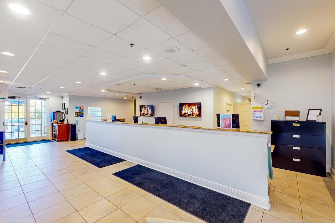 Bahama Bay House | 3rd floor condo w sauna restaurant gym tennis court shared pools