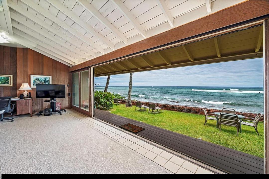 Waialee House | Oceanfront Paradise: 3BR3BA Residence with Stunning Views on Laniakea Beach Oahu