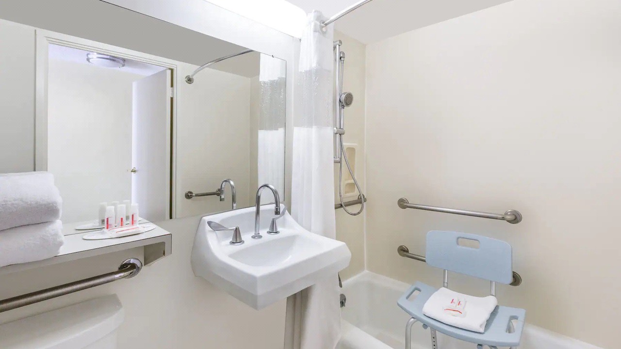 Photo of Bathroom in Waikiki