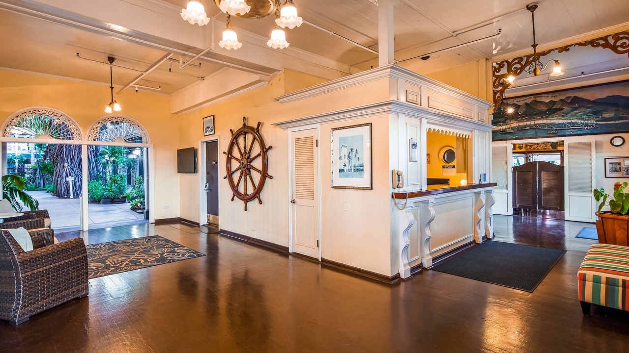 Photo of Livingroom in Historic Lahaina Front Street