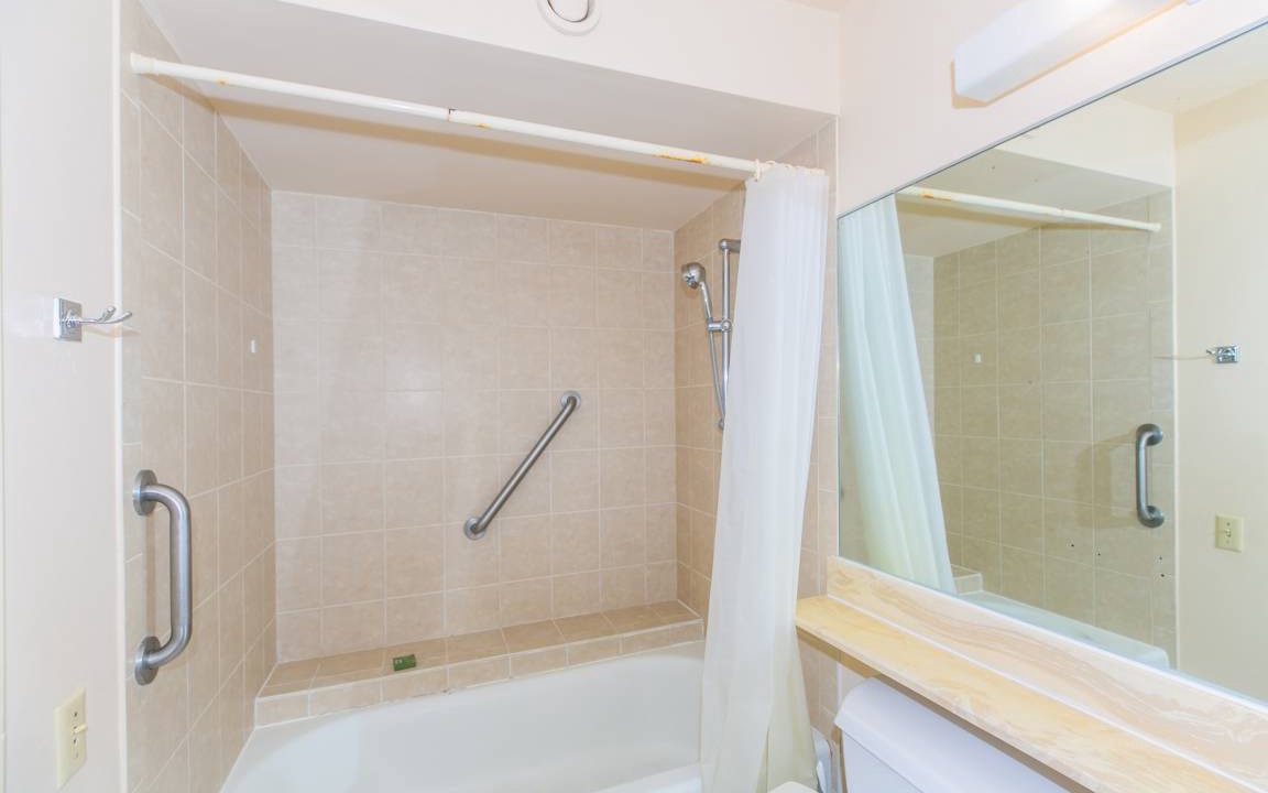 Photo of Bathroom in Waikiki