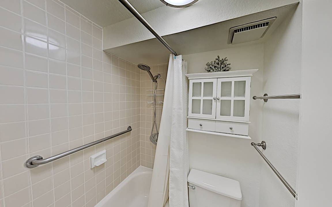 Photo of Bathroom in McCully - Moiliili