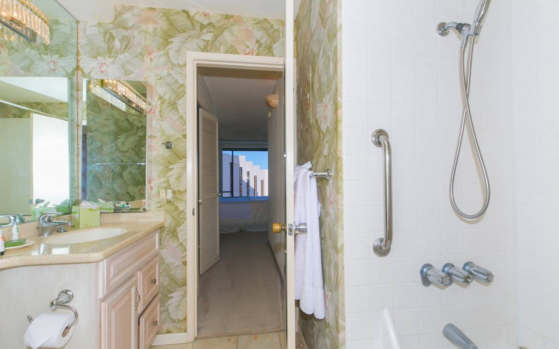 Photo of Bathroom in Waikiki
