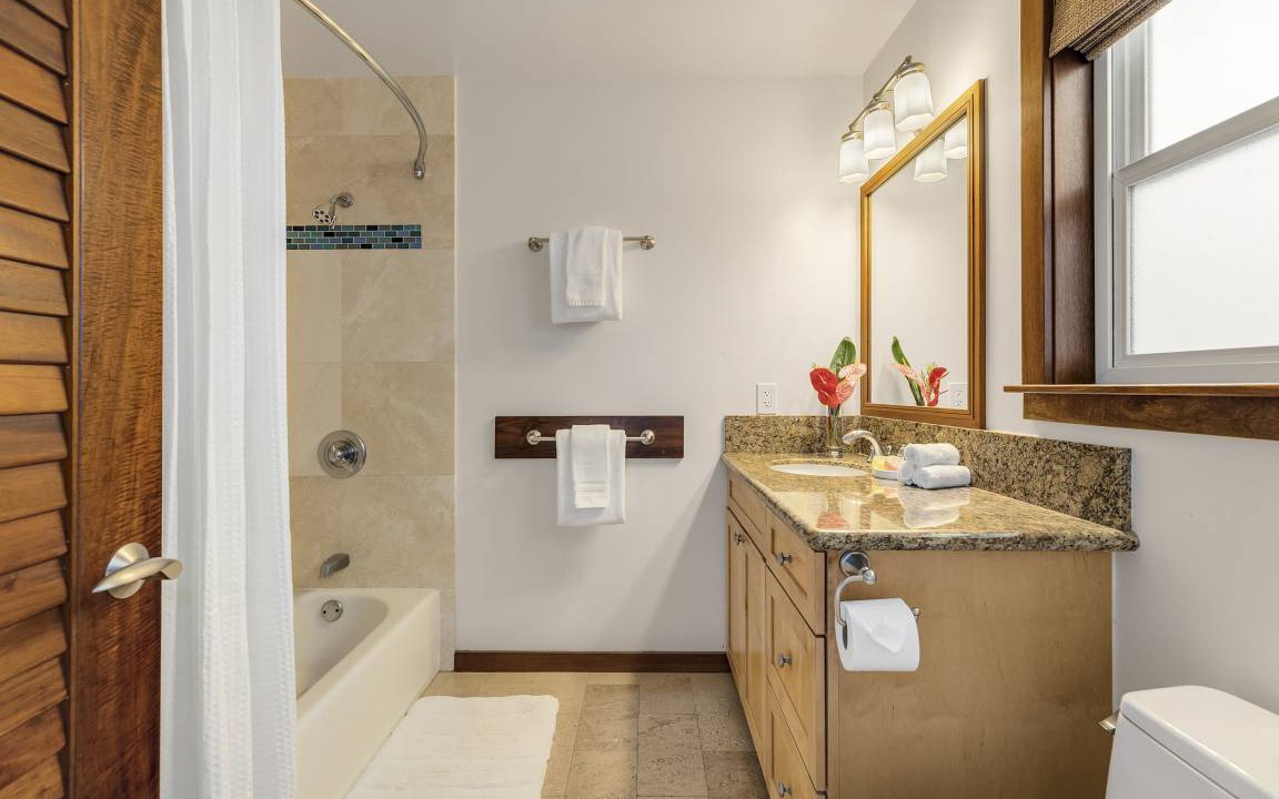 Photo of Bathroom in Leahi Park