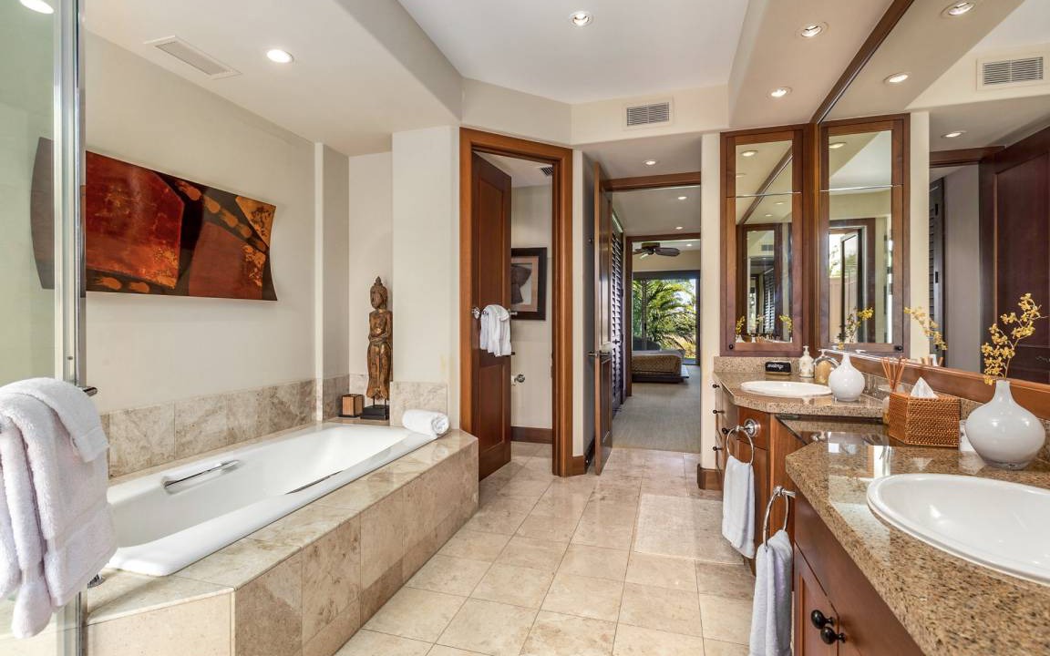Photo of Bathroom in Kaupulehu