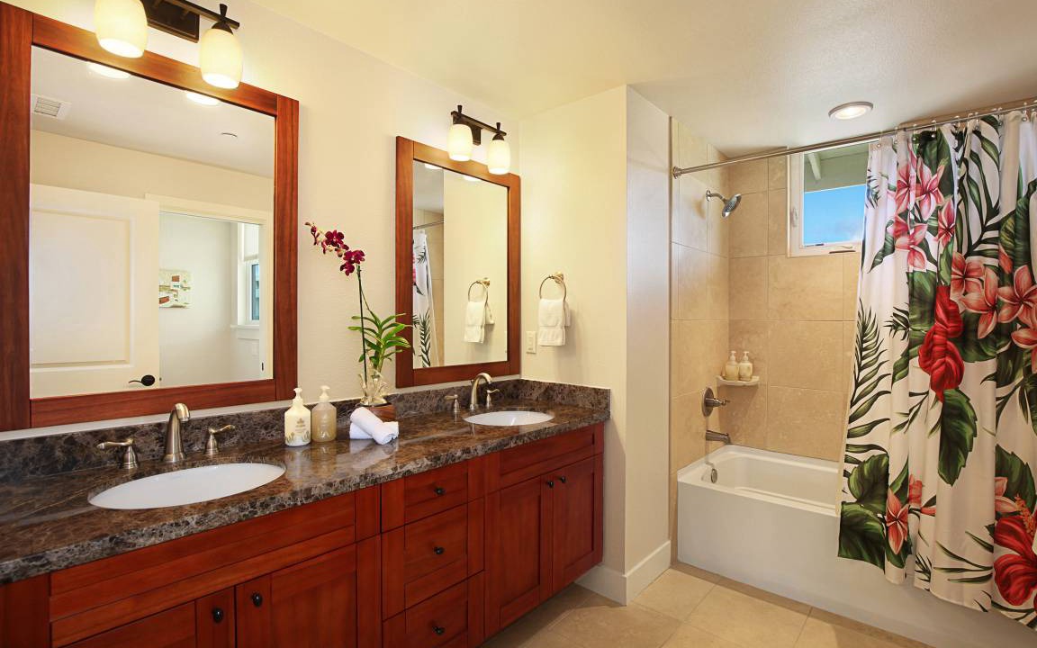 Photo of Bathroom in Poipu