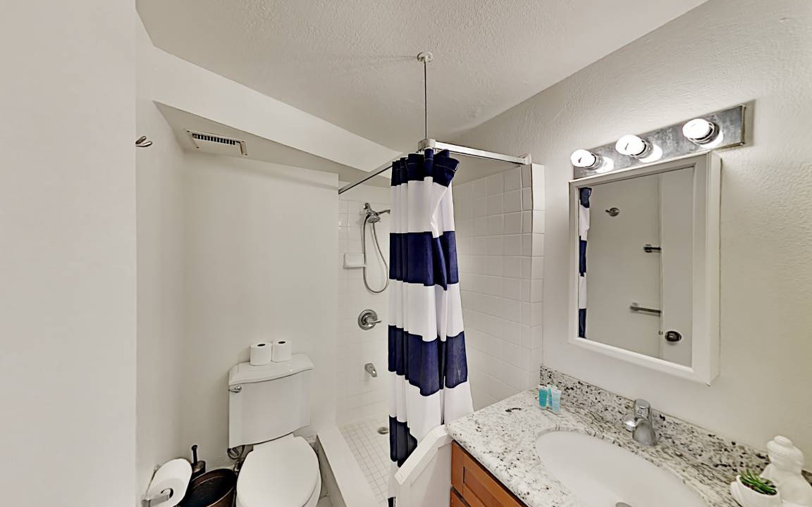 Photo of Bathroom in McCully - Moiliili