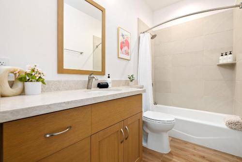 Photo of Bathroom in Makaha Valley