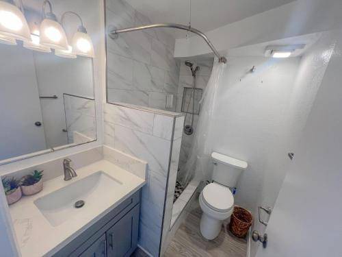 Photo of Bathroom in McCully - Moiliili