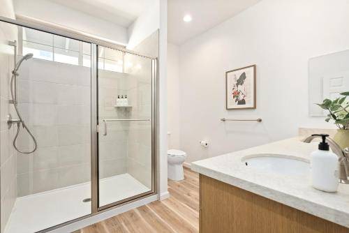Photo of Bathroom in Makaha Valley