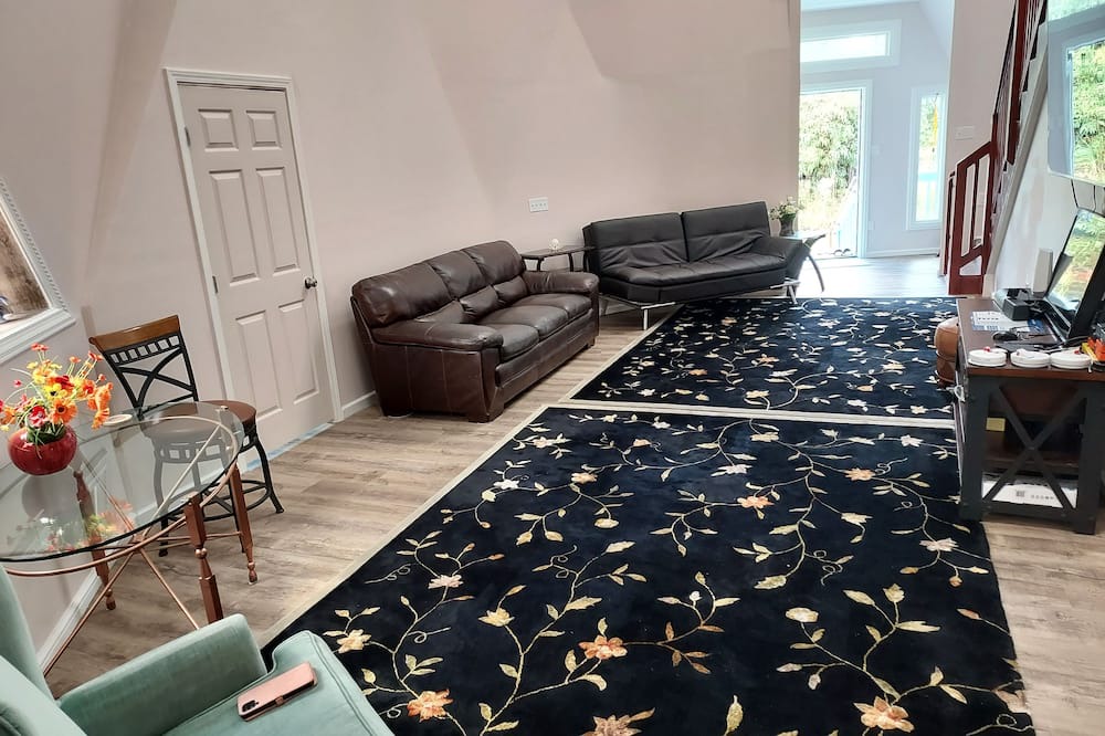 Photo of Livingroom in Fern Acres