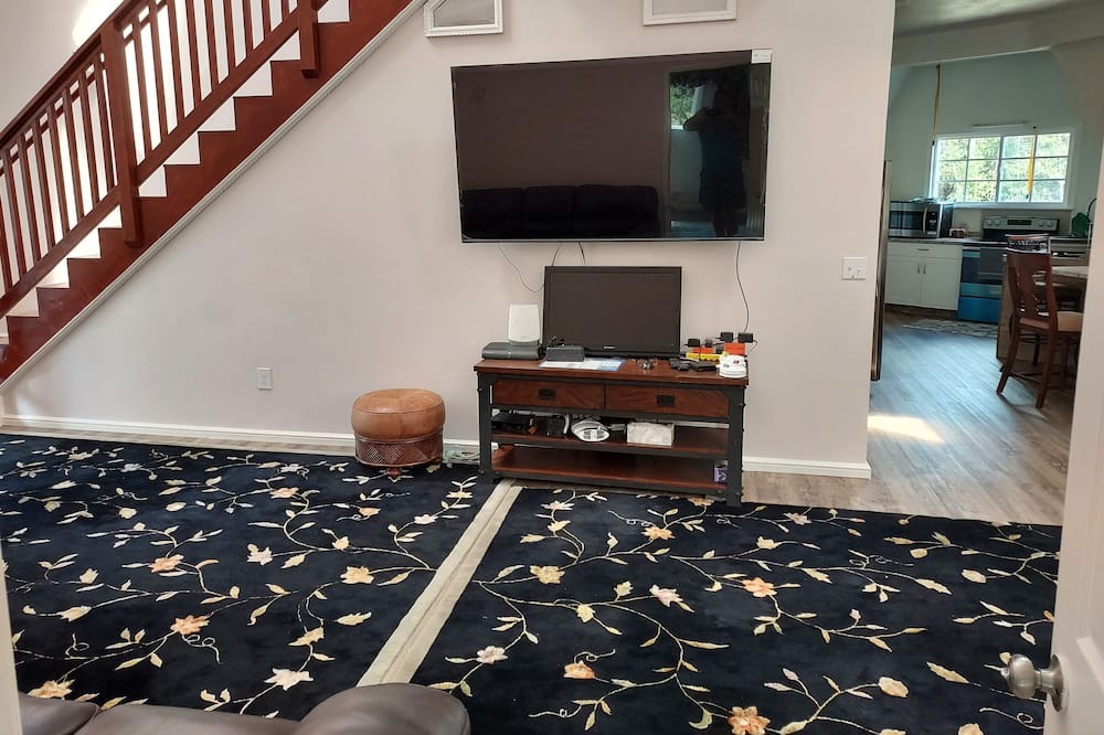 Photo of Livingroom in Fern Acres