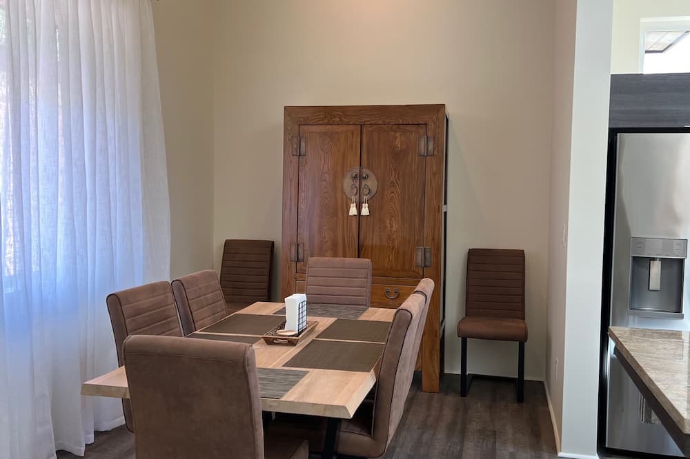 Photo of Bedroom in Moanalua