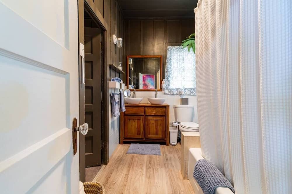 Photo of Bathroom in Liliha - Kapalama