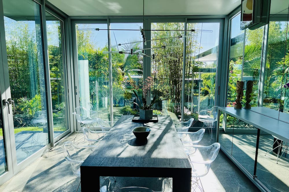 Photo of Livingroom in Puna Palisades