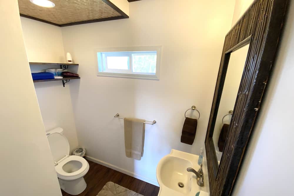 Photo of Bathroom in Mokuleia