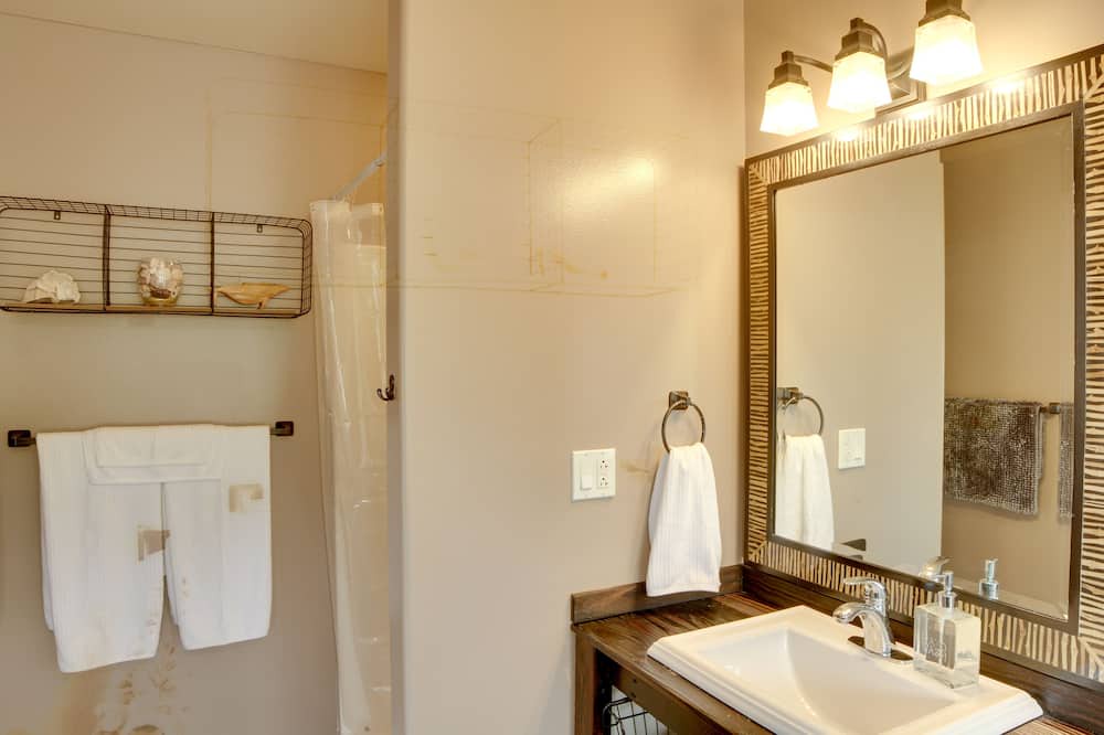 Photo of Bathroom in Keaau