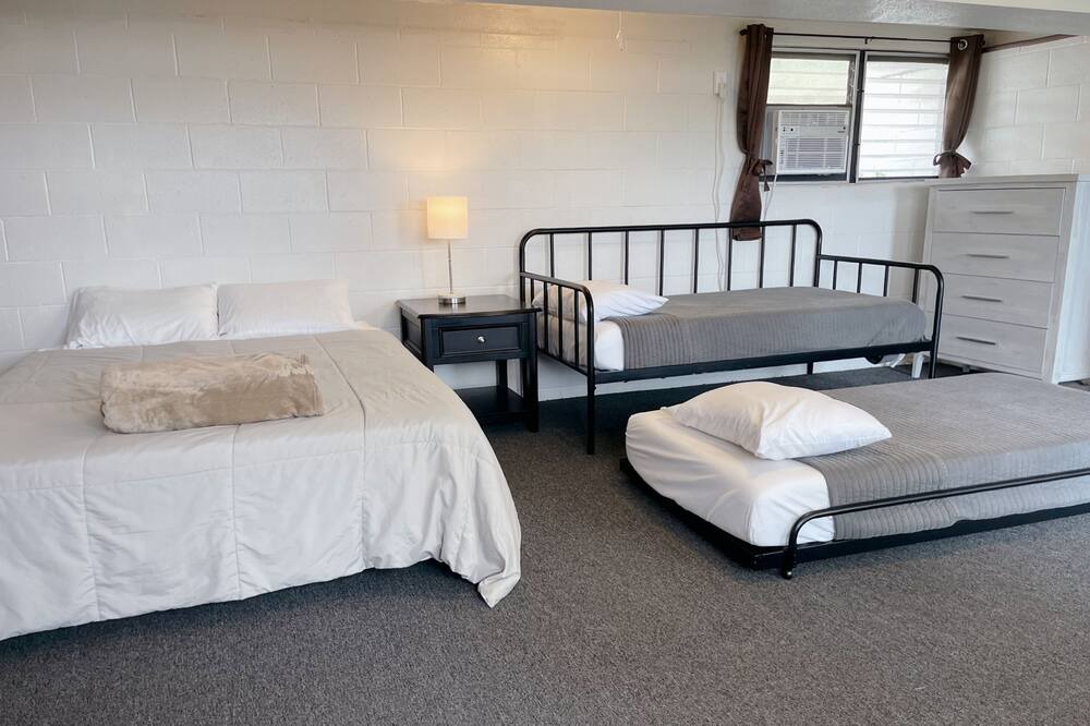 Photo of Bedroom in Halawa
