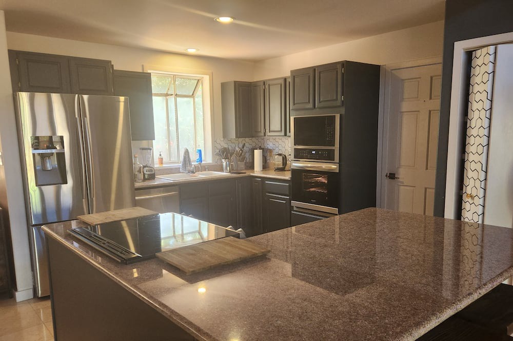 Photo of Kitchen in Maunaloa