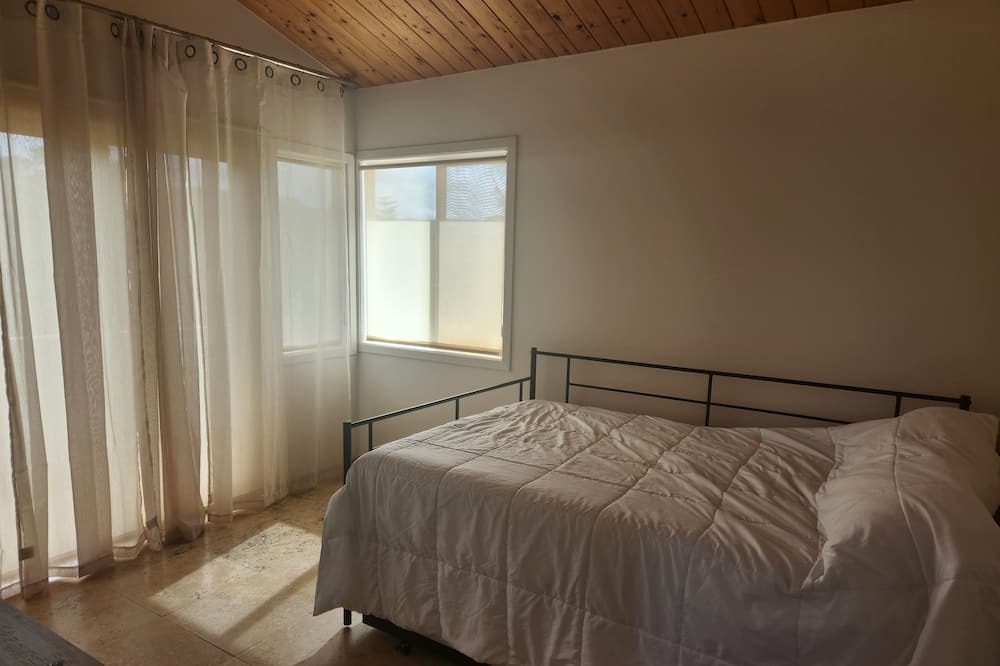 Photo of Bedroom in Maunaloa