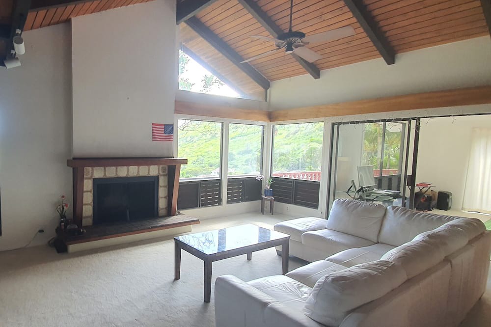 Photo of Livingroom in Hawaii Kai