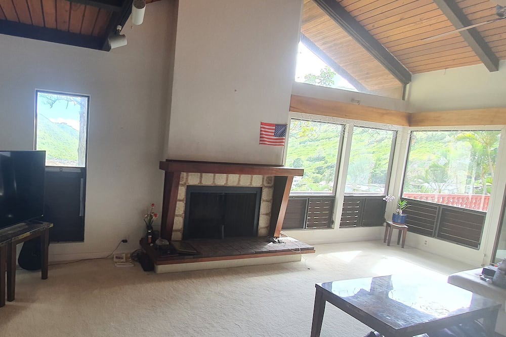 Photo of Livingroom in Hawaii Kai