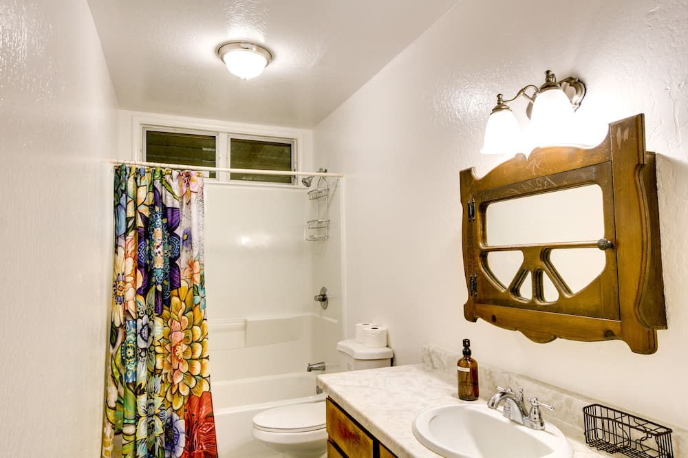 Photo of Bathroom in Nanawale Estates