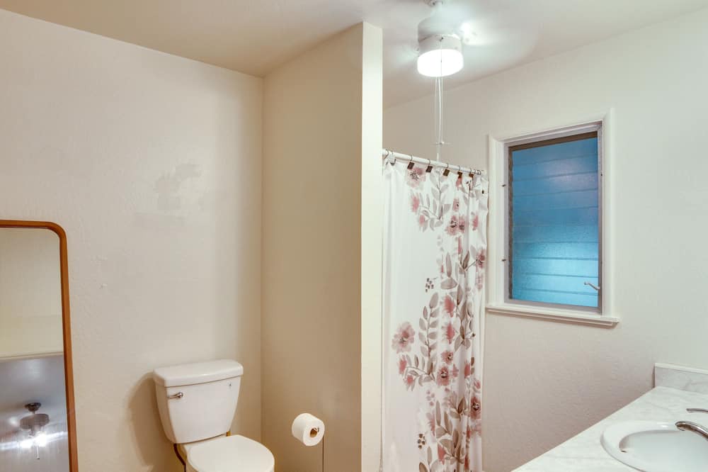 Photo of Bathroom in Nanawale Estates