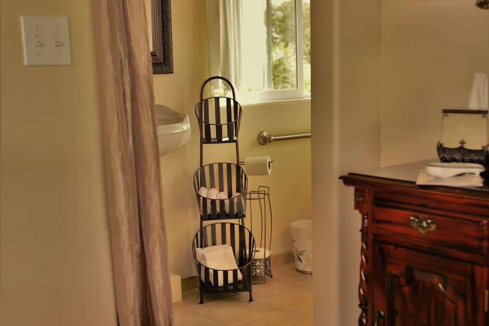 Photo of Bathroom in Papaikou
