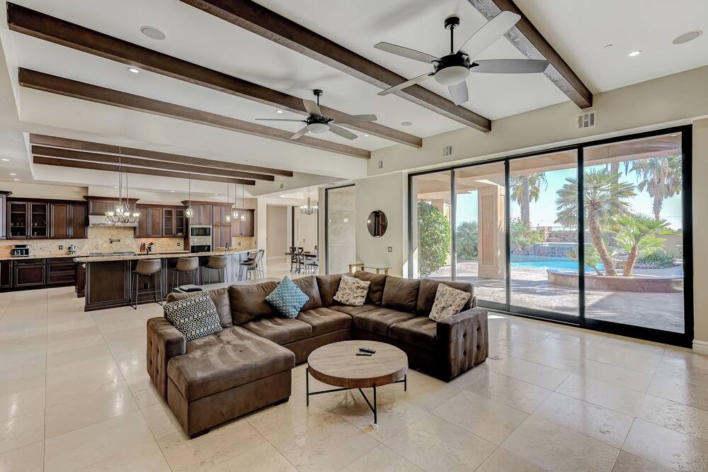Photo of Livingroom in Spring Valley