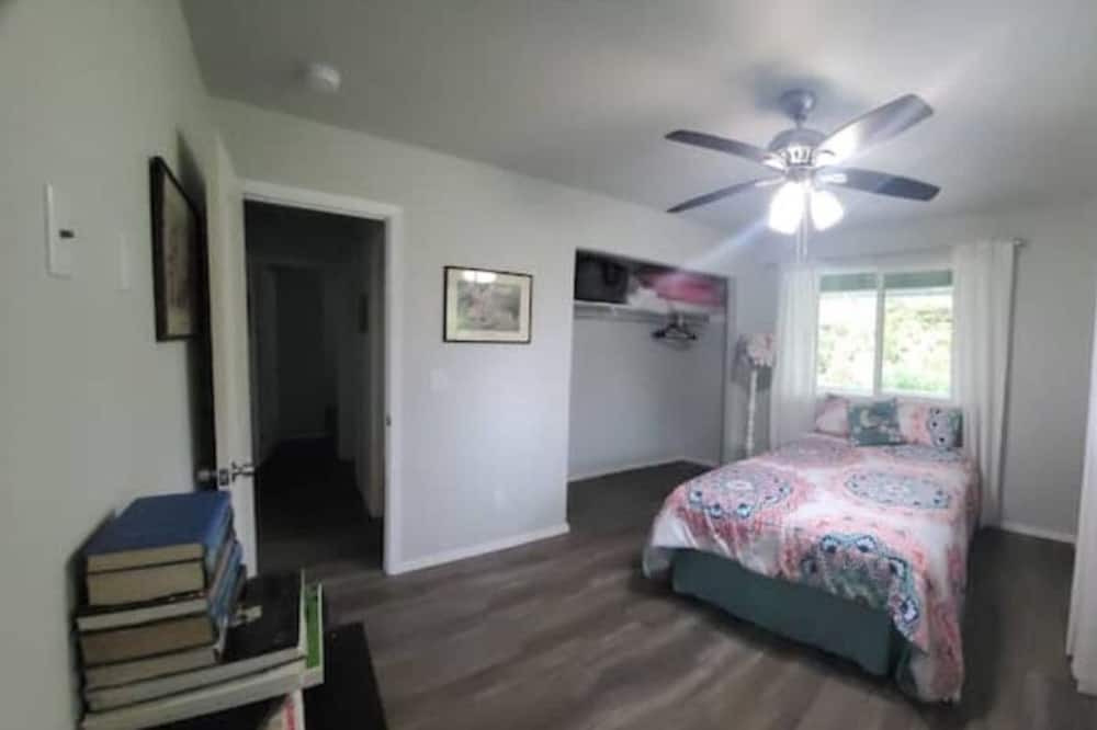 Photo of Bedroom in Fern Acres