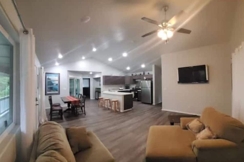 Photo of Livingroom in Fern Acres